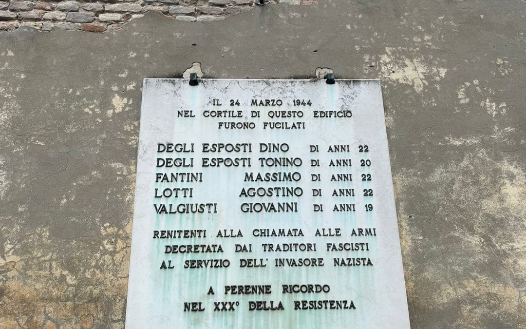 TARGA IN RICORDO DEI CINQUE GIOVANI GIUSTIZIATI NELLA CASERMA DI VIA DELLA RIPA A FORLÌ